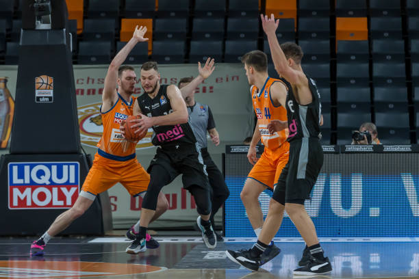 赛季首回合 赛季首回合