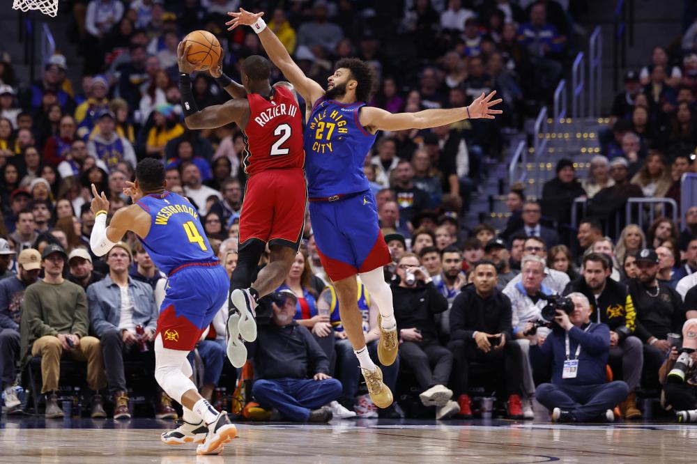 拿球从后场 拿球从后场